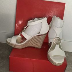 “Guess”NEW Wedges Sandals Size 7