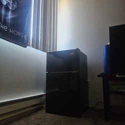 ARTIC KING MINI FRIDGE 