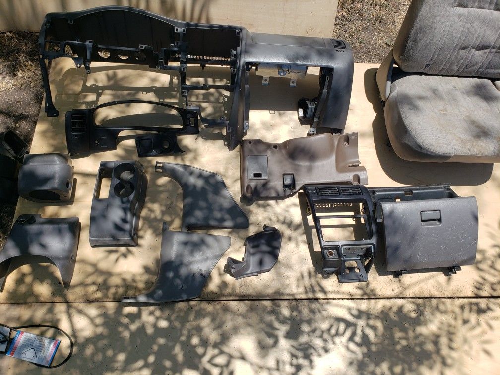 Toyota Tacoma 2003 Parts .....toyota Tacoma 2003 Interior Transmission Motor Puertas Y Caja Disponible
