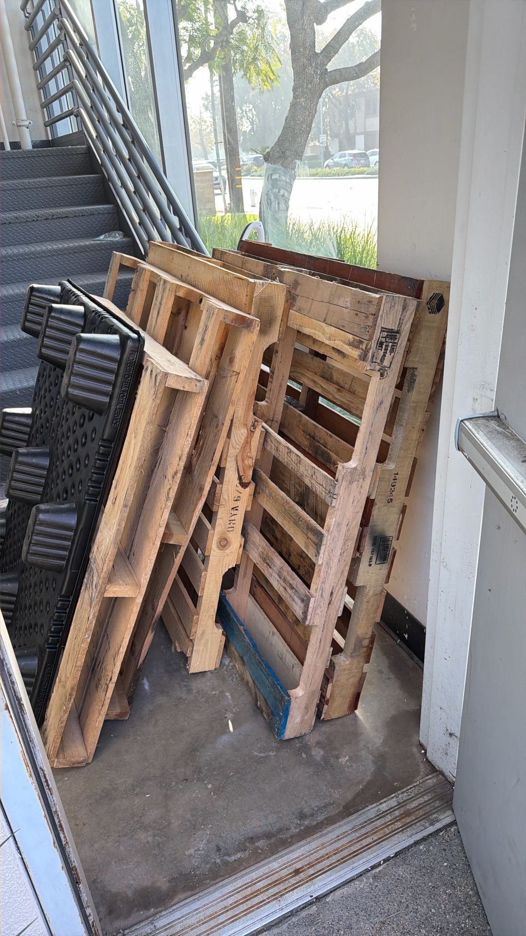Free Pallets