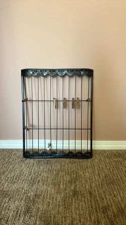 Decorative Black Metal Wall Hanging Rack with Clothespins