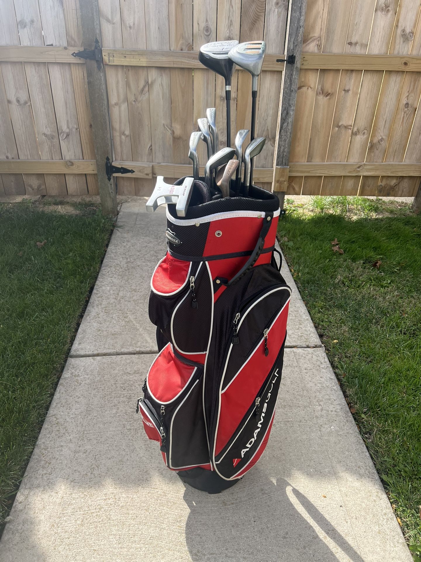 Complete set of men’s RH golf clubs/bag