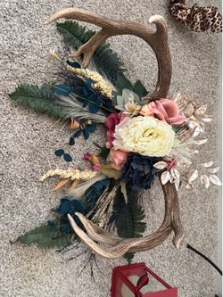 Deer Horns w/ Flower Arrangement