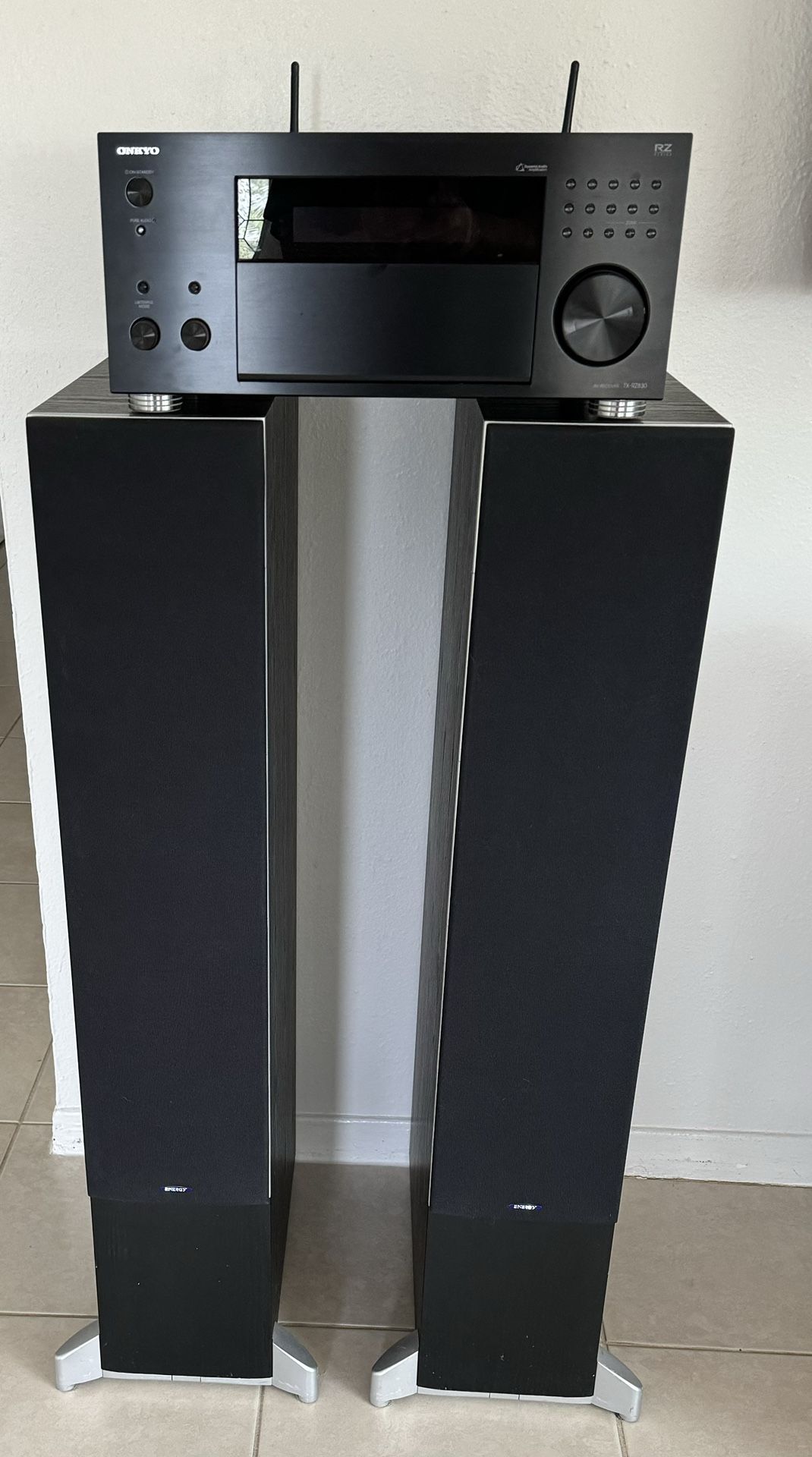 Onkyo Receiver +two Energy Speakers