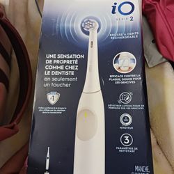Oral B IO series 2 TOOTH BRUSH BRAND NEW IN BOX
