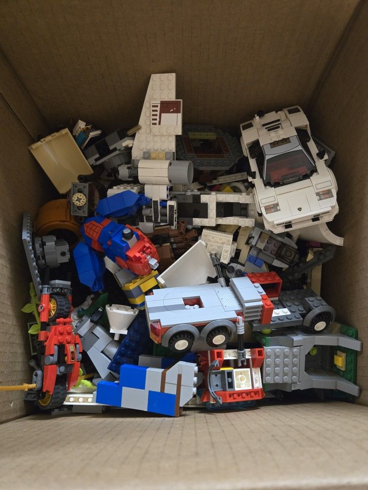 10.2lbs Of Lego Bulk and Possible Sets