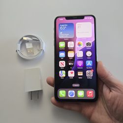 Apple iPhone 11 Pro Max - UNLOCKED - Like New (gold)