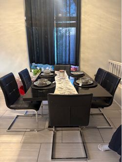 6 chair extending Table