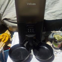VOLUAS PET FEEDER