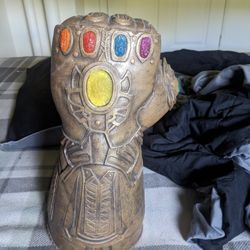 Adults Deluxe Avengers Infinity War Infinity Gauntlet Thanos Costume Accessory