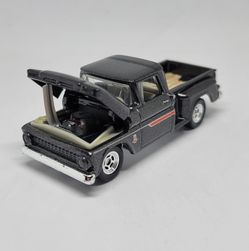 MatchBox Moving Oarts Truck 