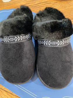 Néw Womens Isotoner Black Faux fur size 7.5-8