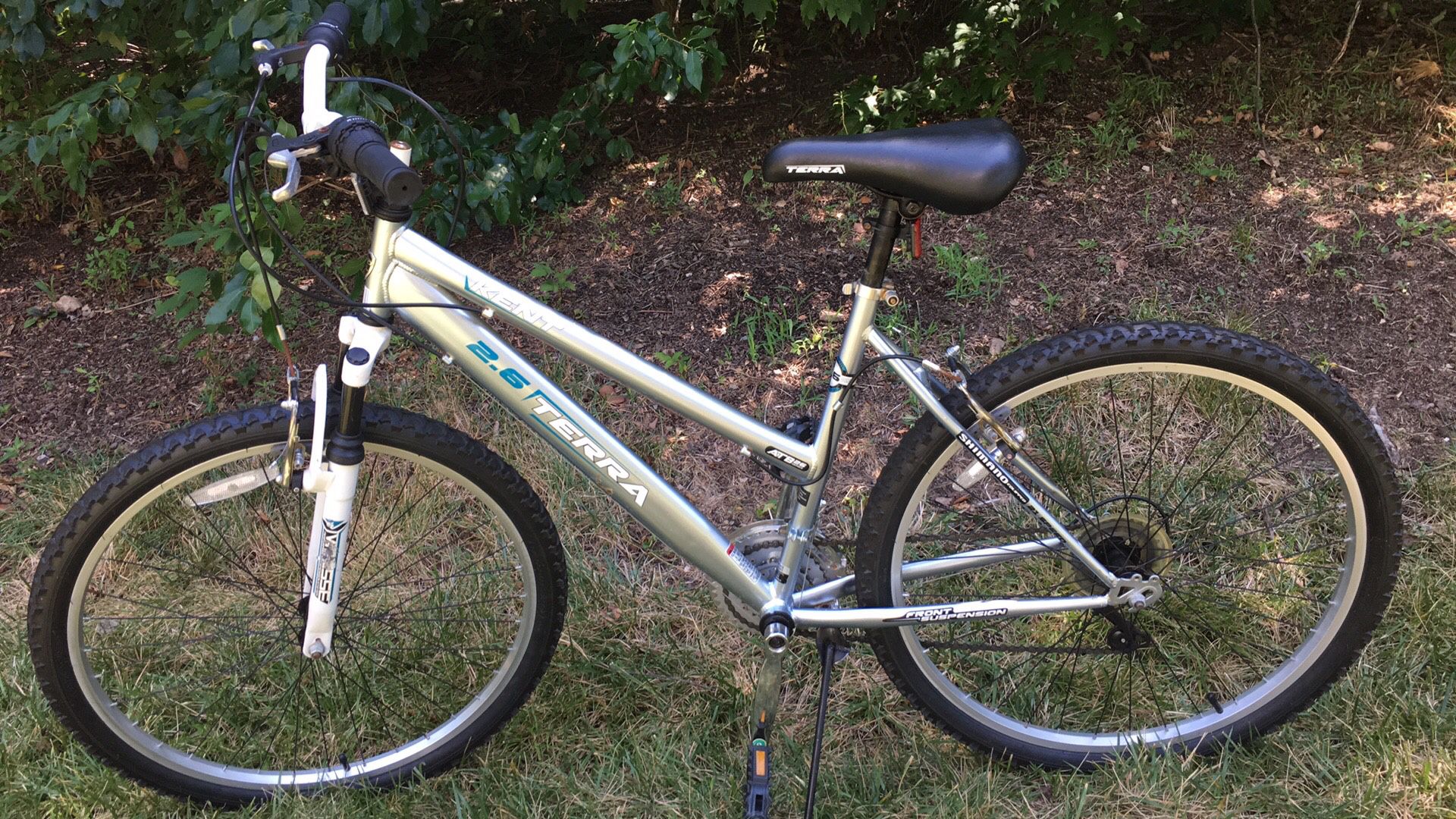 26 inches mountain bike like new, tuned up and ready to ride