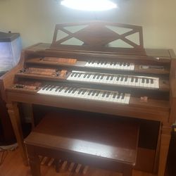            Wurlitzer 3  Tier Elite Electric Organ