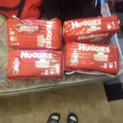 Huggies Size 1, 4 Packs