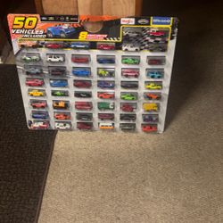 Maisto 50 Count Die-Cast Licensed Vehicle Playset, Includes 8 Exclusive Vehicles