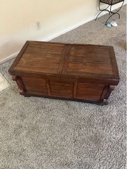 wooden storage trunk / blanket chest