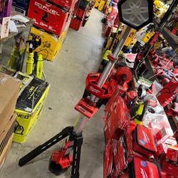 MILWAUKEE M18 CORDLESS ROCKET LIGHT $179