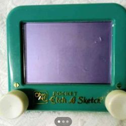 Pocket Etch A Sketch green Frame 