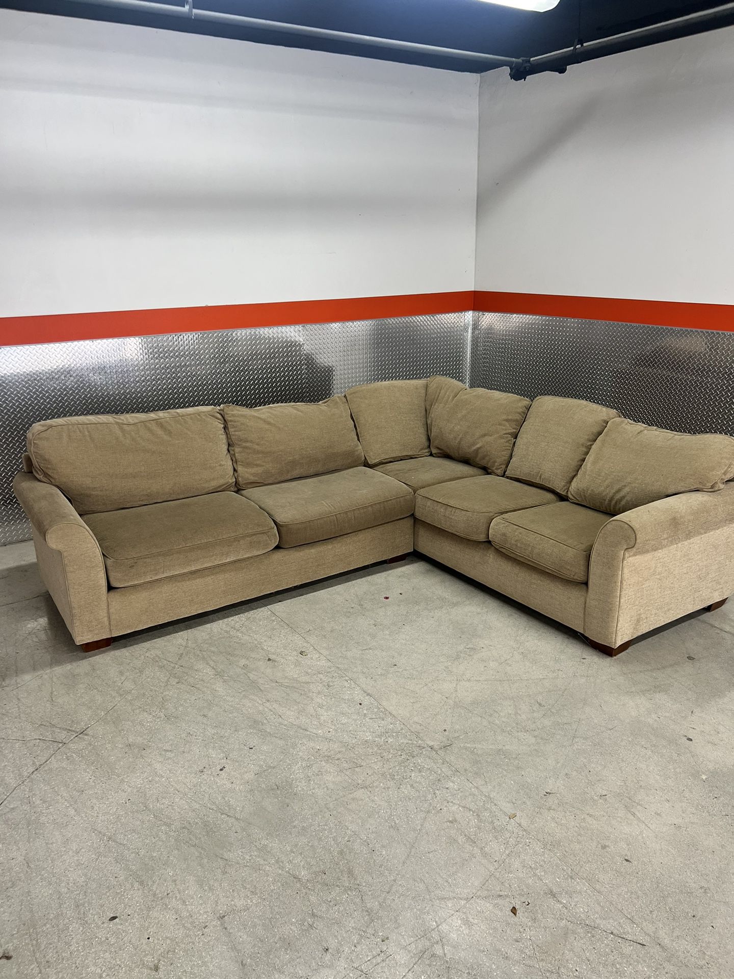 WOW! Tan Sectional Couch ONLY $435 ($1,900 Retail!!) Free Delivery! 🚚 