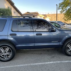 2004 Ford Explorer