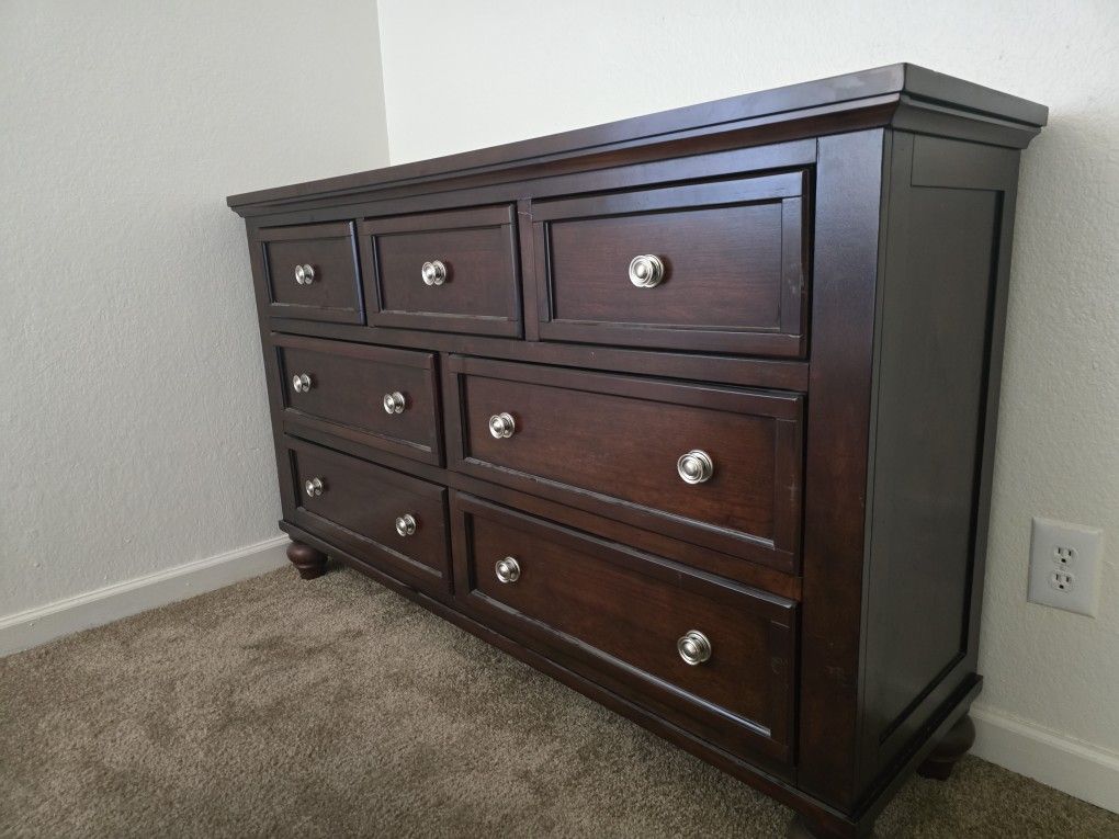Matching Solid Wood Dresser Set – 6-Drawer + Nightstand (Phoenix)