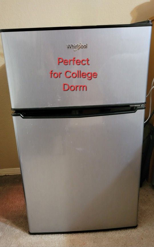 Mini Fridge With Freezer $110