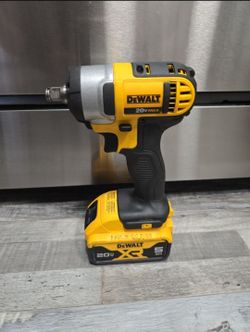 DEWALT 20V 1/2" IMPACT WRENCH WITH 20V  5AH BATTERY
