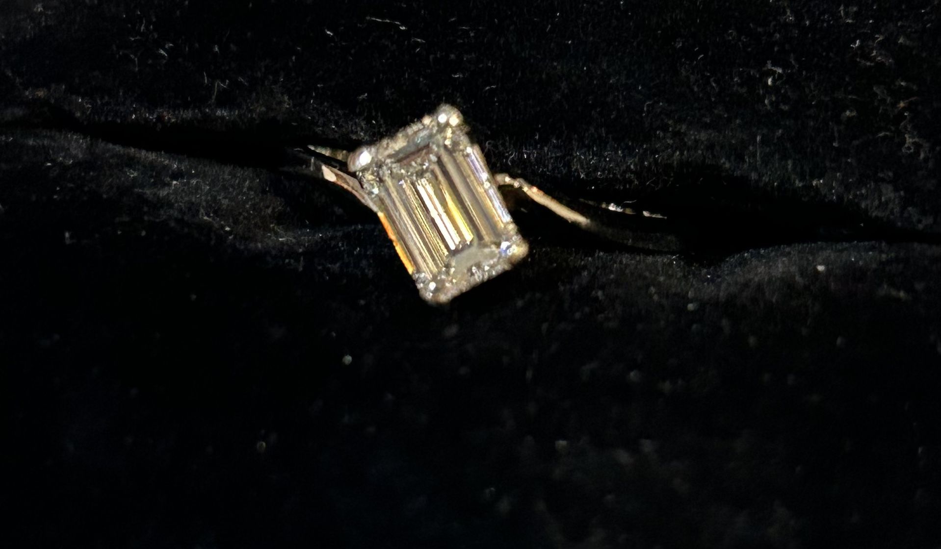 Vs1 E Emerald Cut .95 Natural Diamond Set In A Elegant 14k Gold Twisted Ring
