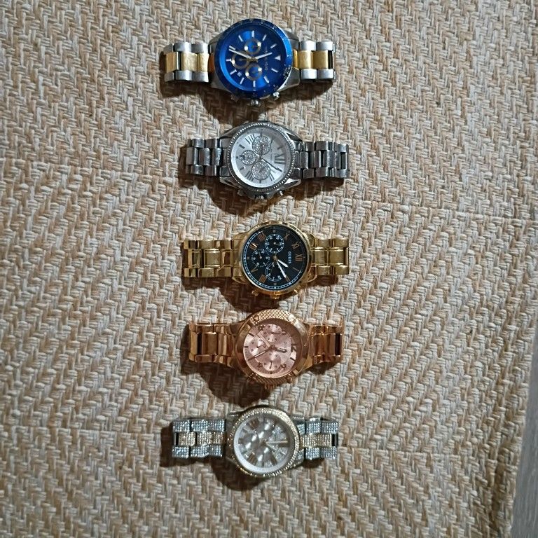 Good Condition/Hand Watches (Unisex) Non Functional/ Need Battery Replacement