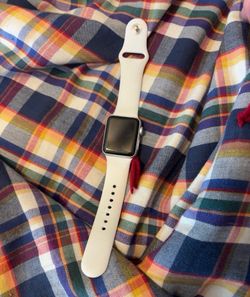 Apple Watch Series 3 38mm GPS Silver Aluminum Case White Silicone Band