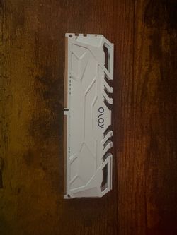 OLOy DDR4 RAM Stick White Heatspreader
