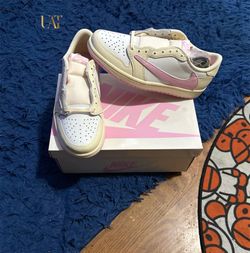 TRAVIS SCOTT x JORDAN 1 RETRO LOW OG ‘SHY PINK’