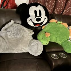 Giant pillows- $25 each or ALL 3 for $60!!!! (no I will not take less) comes from a non-smoking non-pest home.  Pick up is at my home near Fred Meyer'