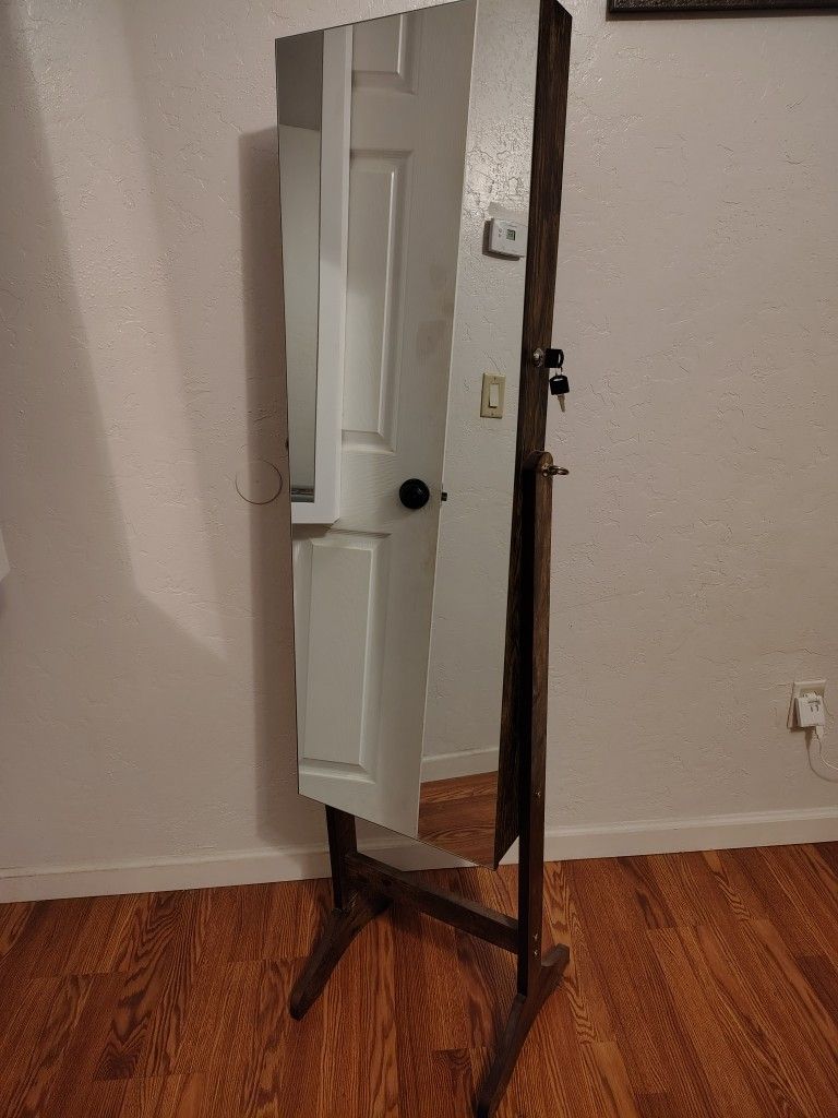Standing Jewelry Mirror