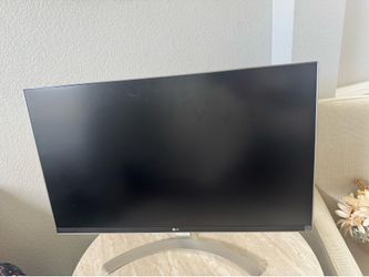LG 27” 4K UHD IPS Monitor (27UD68-W) – Ultra HD 3840x2160, HDMI/DisplayPort, Excellent Condition