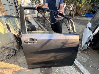 2011-2020 TOYOTA SIENNA FRONT DOOR