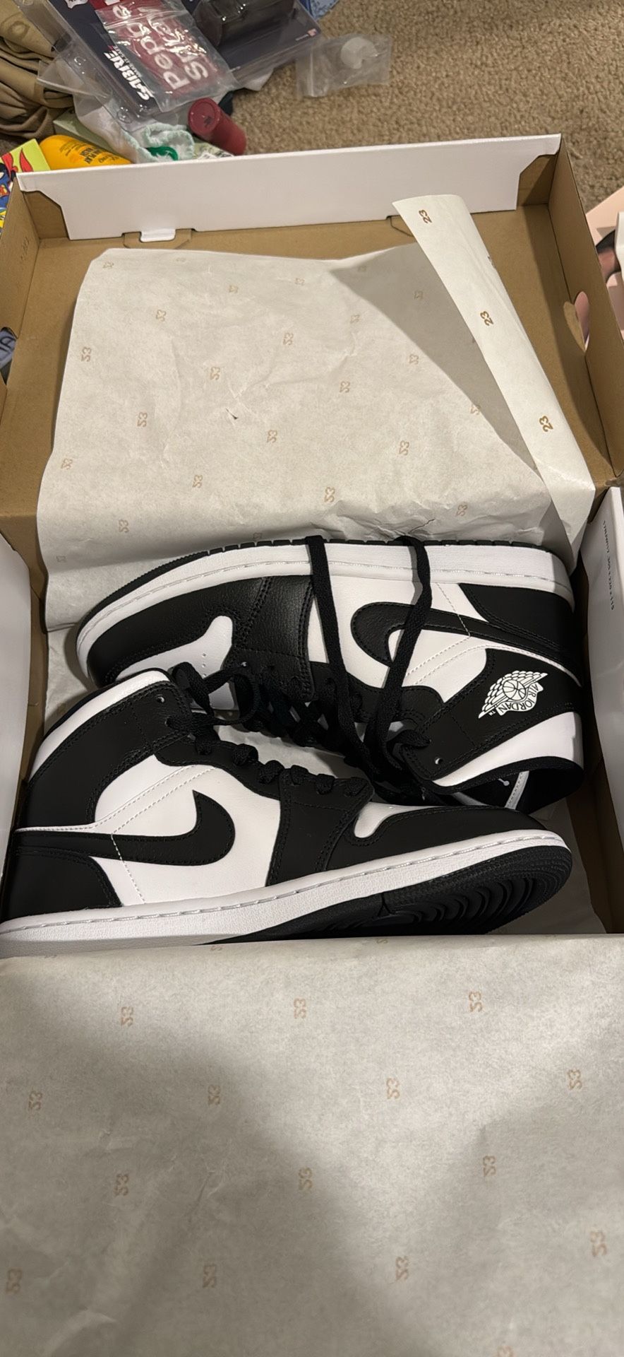 Brand New!! Nike Jordan Air 1 Mid Women’s 8.5