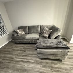 Sectional Couch (Great condition)