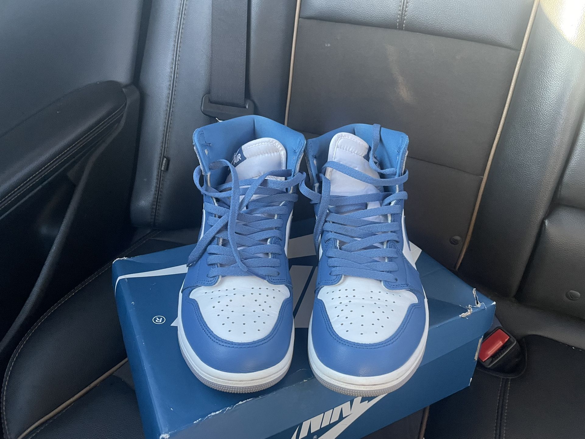 Shoe is Jordan 1 High OG  True Blue-Cement G