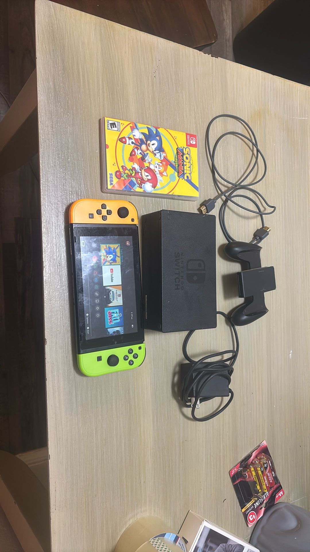 Nintendo switch Console With 1 game Sonic Mania, charger and Accesories For Connect TV