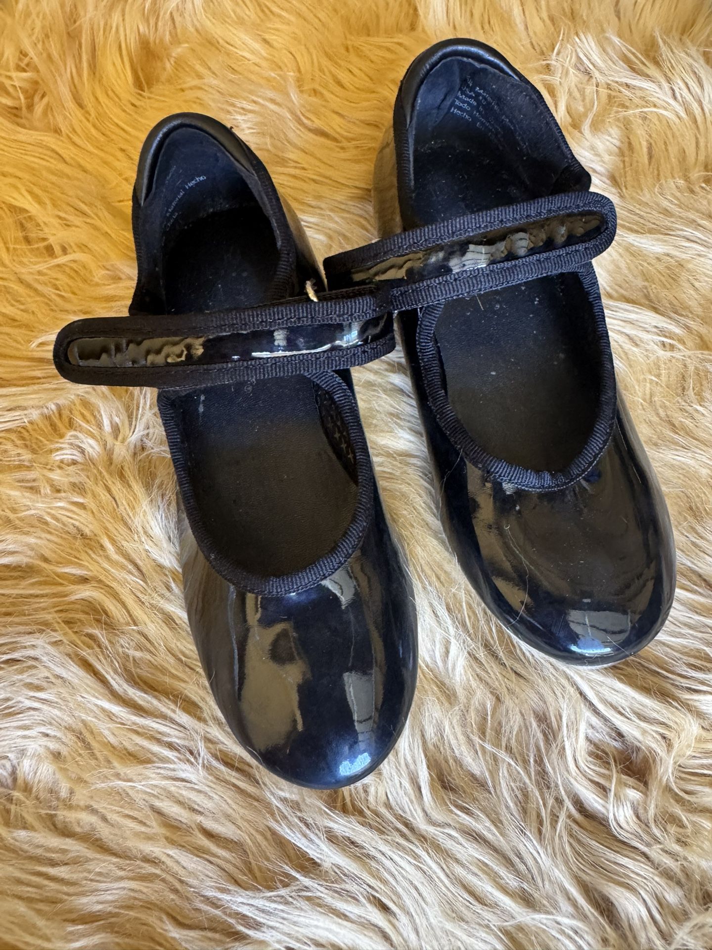 Girl Tap dancing shoes size 10