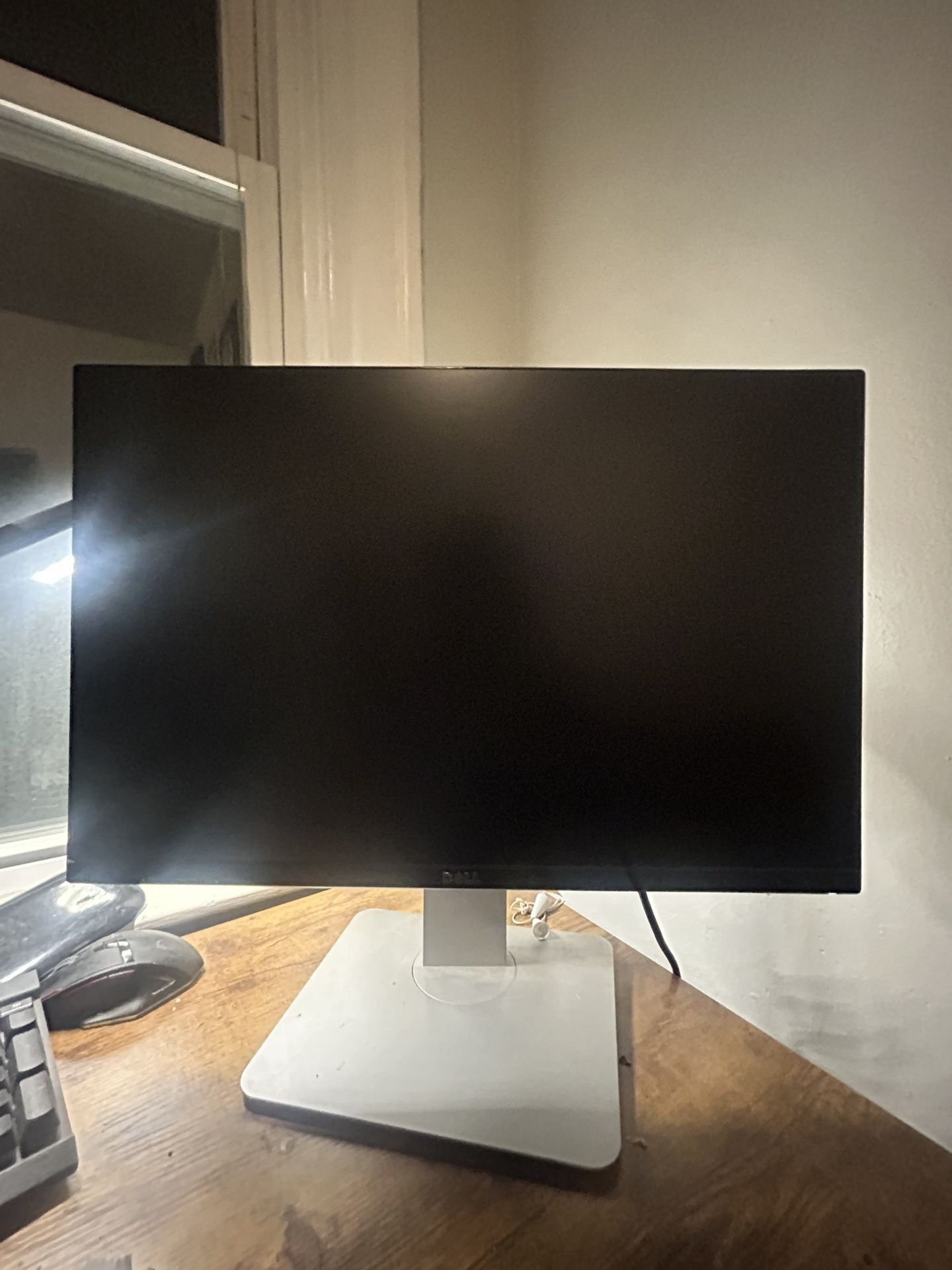 Selling Dell UltraSharp U2415 24” Monitor – 1920x1200, IPS
