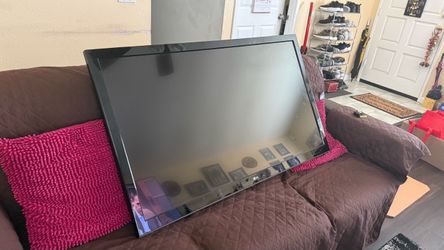 50 “ LG smart Flat screen tv with 3 hdmi inputs with remote control and power cord