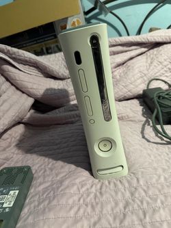 Xbox 360 60gb & 9 games (disc drive gets stuck) open to offers