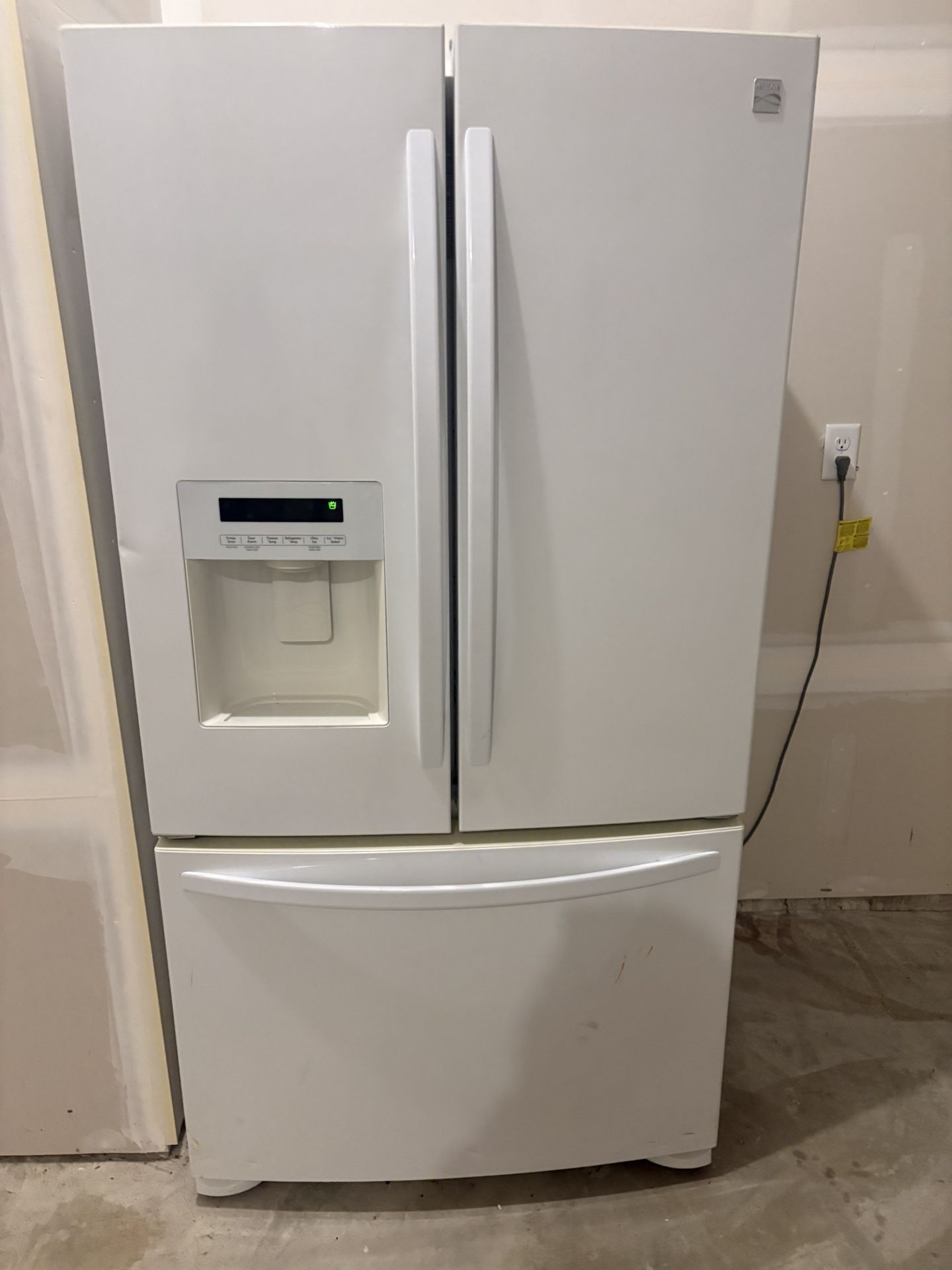 Refrigerator 