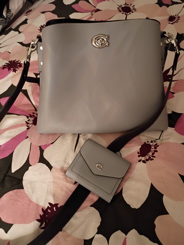 Beautiful Blue Coach Purse And Wallet Set