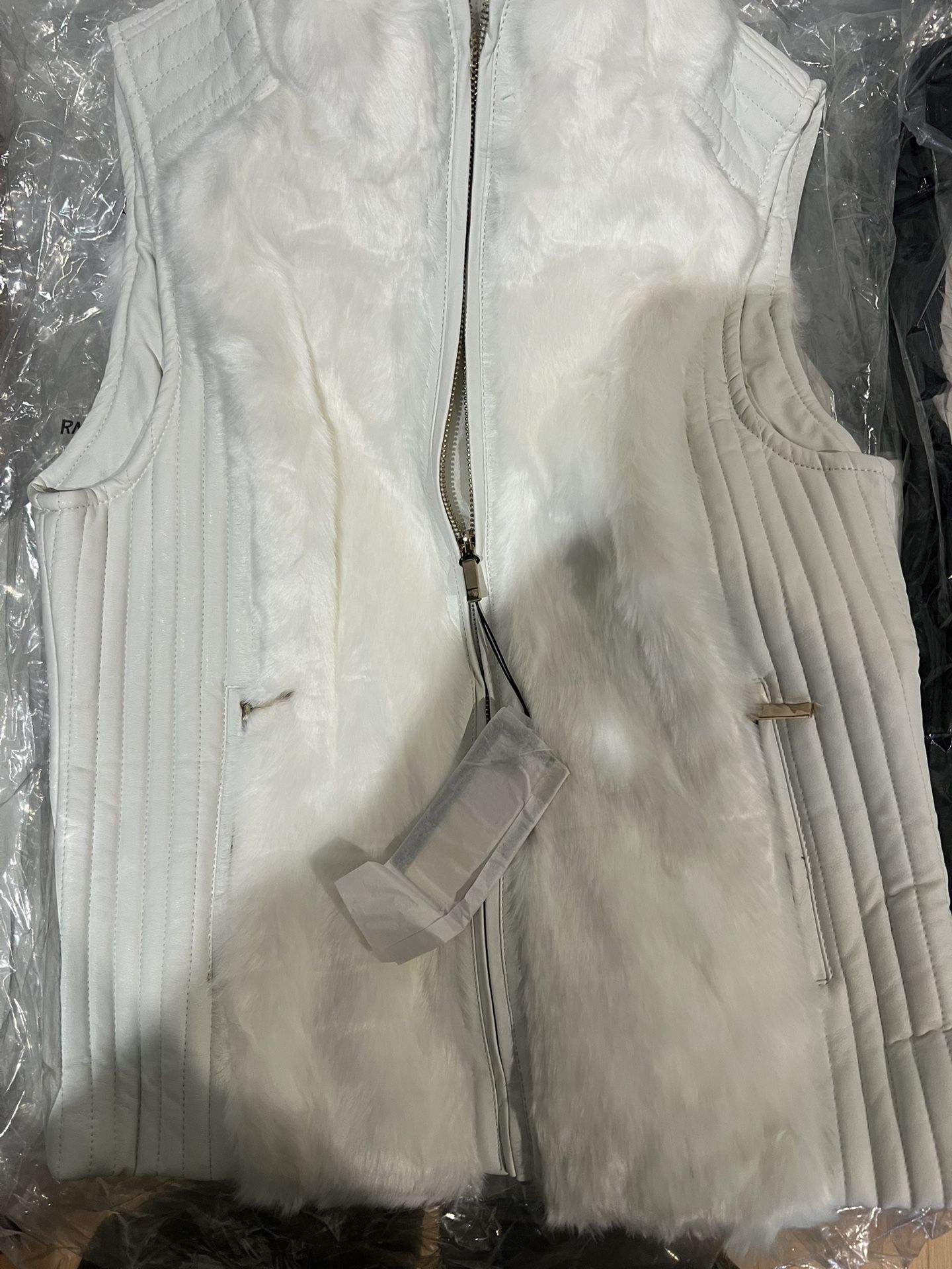 Wholesale White Faux Fur Vest Woman $20 8 Pieces