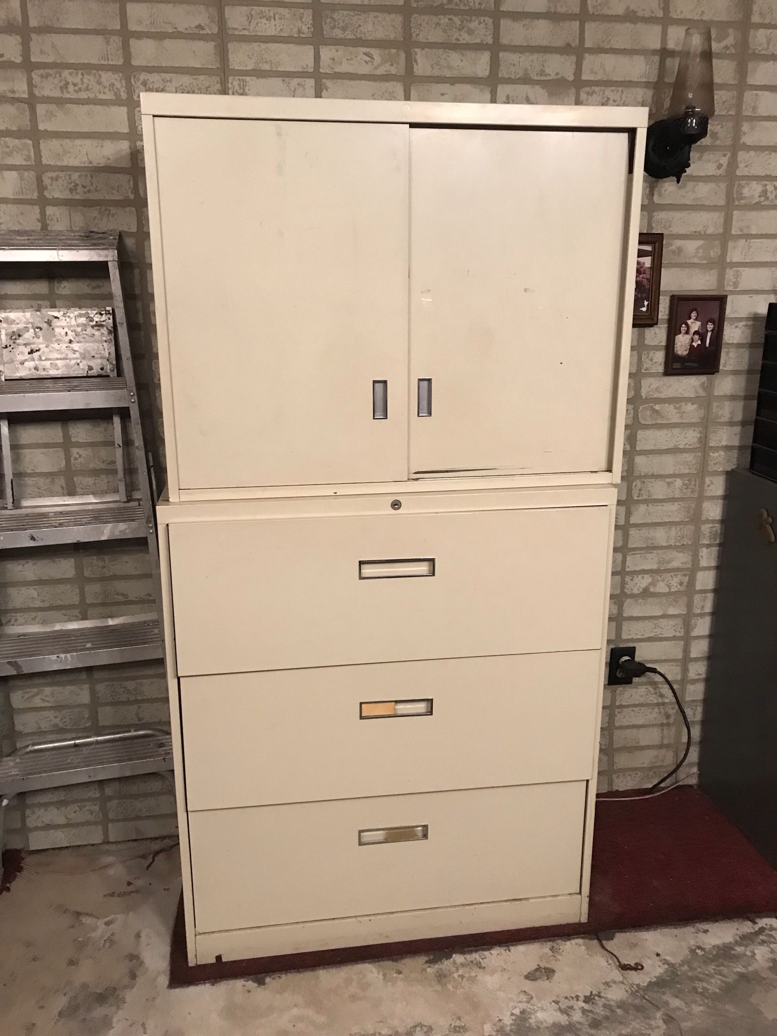Storage Cabinet/filing Cabinet 