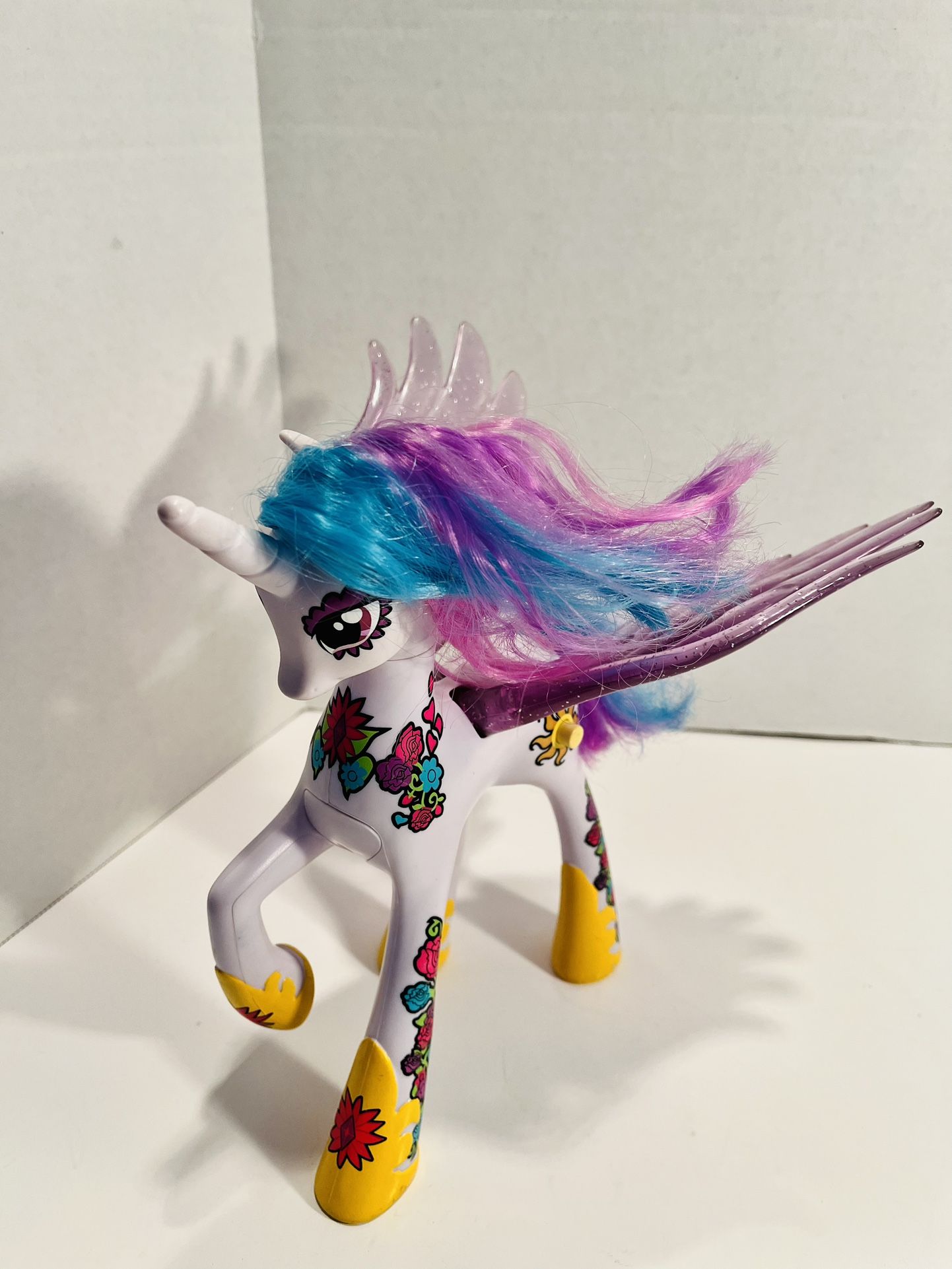 Hasbro 2011 My Little Pony White Princess Celestia - Talks & Lights Up!